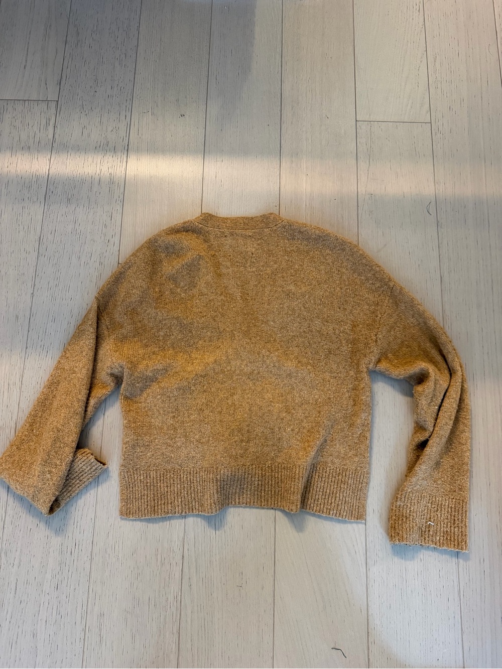 Abercrombie & Fitch V-Neck Cardigan Sweater in Camel - Picture 4 of 8